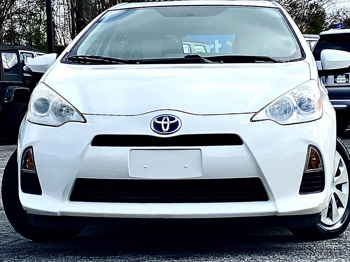 TOYOTA PRIUS C 2013 JTDKDTB34D1053547 image